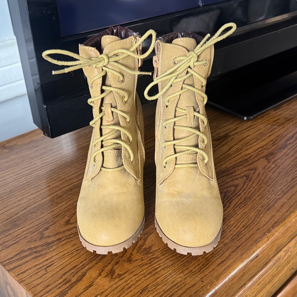 Brown Lace-Up Heeled  Boots